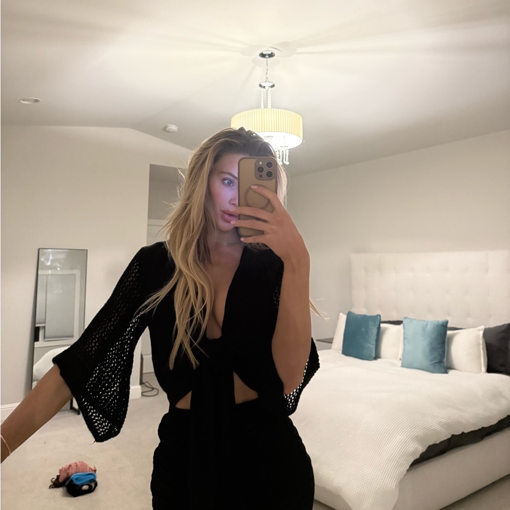 Black swimsuit cover top 🖤